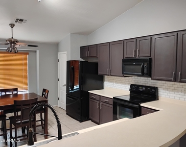 6238 S Cottonfields Lane - Photo Thumbnail 5