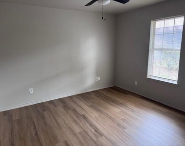 125-165 12th Street Se - Photo Thumbnail 6