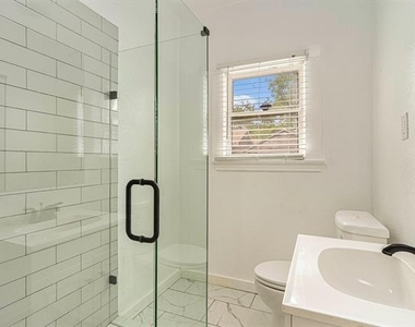 3233 Odessa Avenue - Photo Thumbnail 20