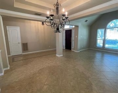 1004 Royal Oaks Drive - Photo Thumbnail 11