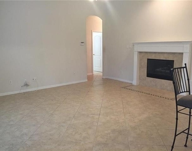 1004 Royal Oaks Drive - Photo Thumbnail 6