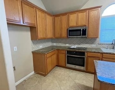 1004 Royal Oaks Drive - Photo Thumbnail 13