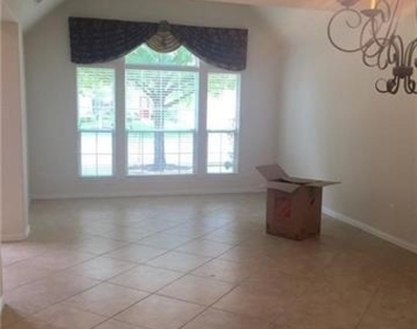 1004 Royal Oaks Drive - Photo Thumbnail 3