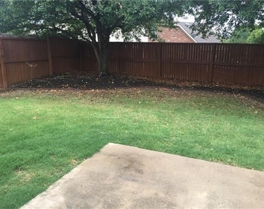1004 Royal Oaks Drive - Photo Thumbnail 7