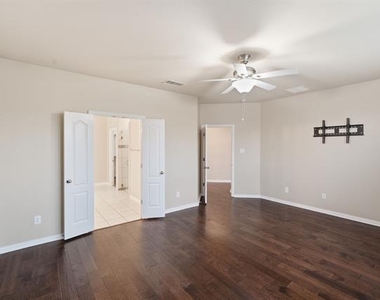 2208 Gregory Creek Drive - Photo Thumbnail 10