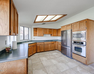 6910 W Kimberly Way - Photo Thumbnail 13