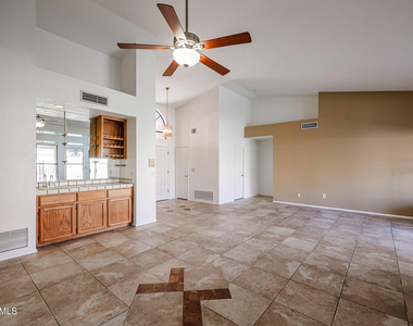 6910 W Kimberly Way - Photo Thumbnail 8