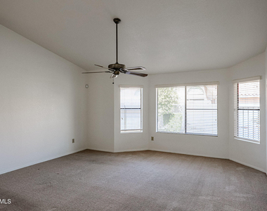 6910 W Kimberly Way - Photo Thumbnail 23