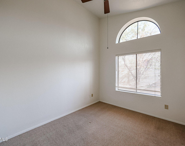 6910 W Kimberly Way - Photo Thumbnail 17
