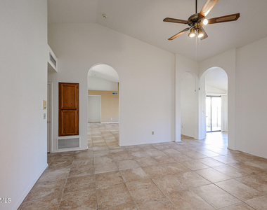 6910 W Kimberly Way - Photo Thumbnail 11