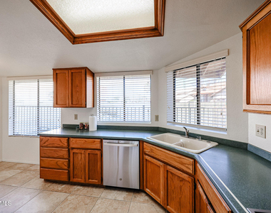 6910 W Kimberly Way - Photo Thumbnail 15
