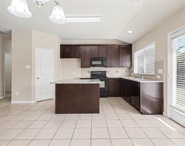 1412 Villa Paloma Boulevard - Photo Thumbnail 8