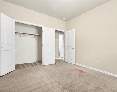 1412 Villa Paloma Boulevard - Photo Thumbnail 19
