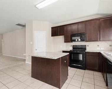 1412 Villa Paloma Boulevard - Photo Thumbnail 9