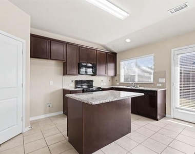 1412 Villa Paloma Boulevard - Photo Thumbnail 10