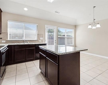 1412 Villa Paloma Boulevard - Photo Thumbnail 11