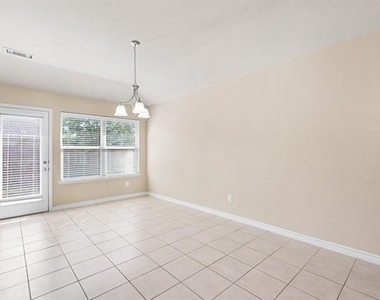 1412 Villa Paloma Boulevard - Photo Thumbnail 14