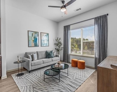 3120 E Park Row Drive - Photo Thumbnail 7