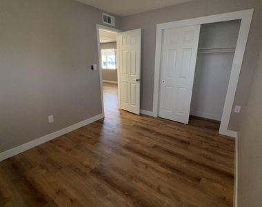 493 E Erie Street - Photo Thumbnail 6