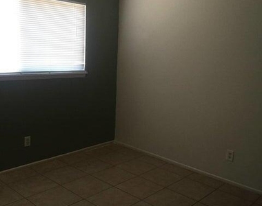 1233 E Henry Street - Photo Thumbnail 5