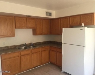 1233 E Henry Street - Photo Thumbnail 1