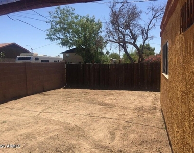 1233 E Henry Street - Photo Thumbnail 10