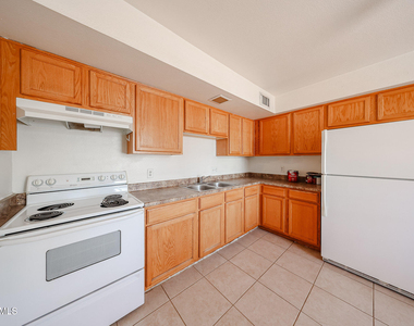 1233 E Henry Street - Photo Thumbnail 18