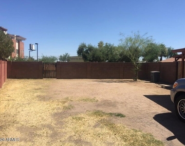 1233 E Henry Street - Photo Thumbnail 11