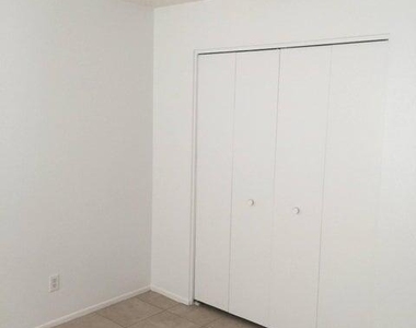 1233 E Henry Street - Photo Thumbnail 7