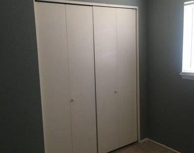 1233 E Henry Street - Photo Thumbnail 6