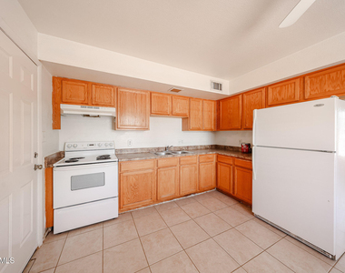1233 E Henry Street - Photo Thumbnail 20