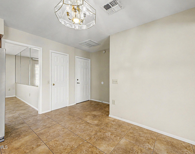 17602 N Foothills Drive - Photo Thumbnail 5