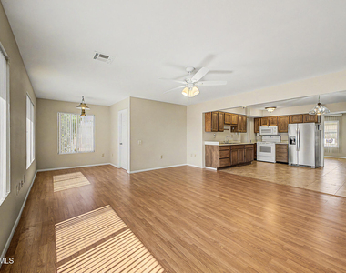 17602 N Foothills Drive - Photo Thumbnail 7