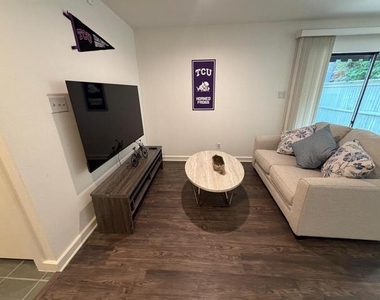 2633 Mccart Avenue - Photo Thumbnail 3