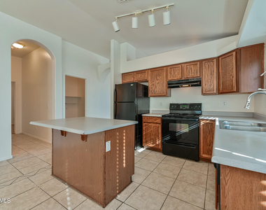 2607 E Anderson Drive - Photo Thumbnail 6