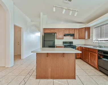2607 E Anderson Drive - Photo Thumbnail 4