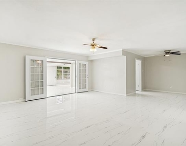 8805 N Normandale Street - Photo Thumbnail 7