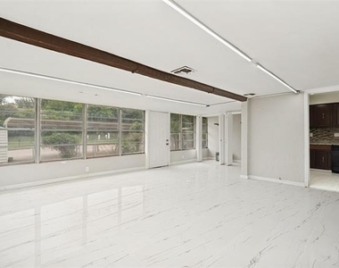 8805 N Normandale Street - Photo Thumbnail 11