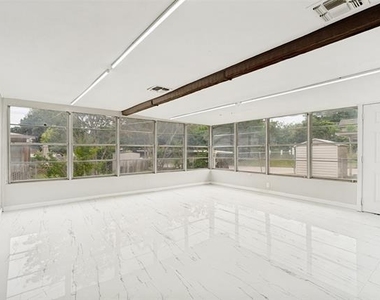 8805 N Normandale Street - Photo Thumbnail 10