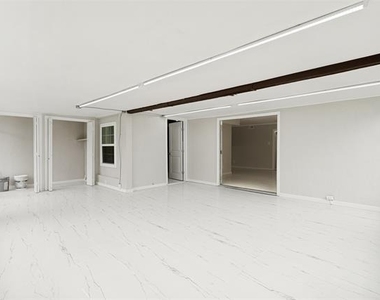 8805 N Normandale Street - Photo Thumbnail 9
