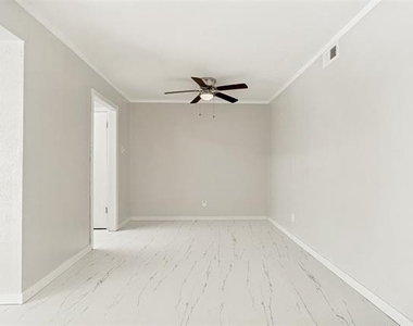 8805 N Normandale Street - Photo Thumbnail 12
