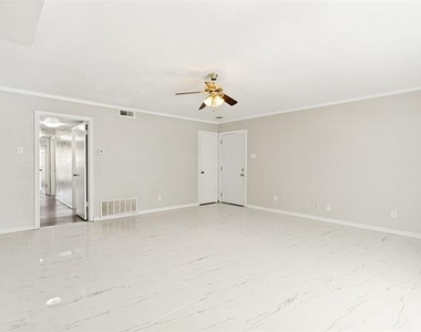 8805 N Normandale Street - Photo Thumbnail 5