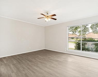 8805 N Normandale Street - Photo Thumbnail 15