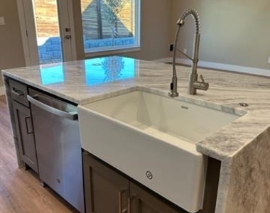 505 Southren Drive - Photo Thumbnail 7