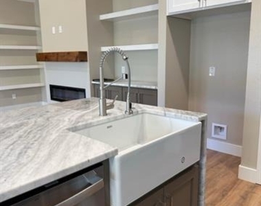 505 Southren Drive - Photo Thumbnail 6