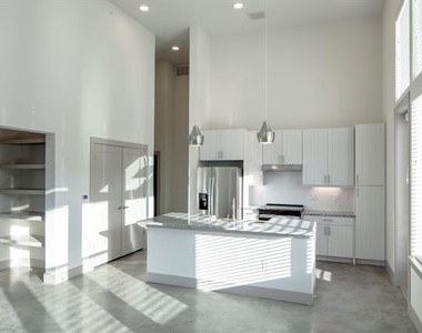 601 N Oak Street - Photo Thumbnail 5