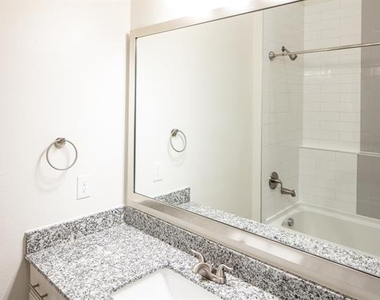 601 N Oak Street - Photo Thumbnail 17