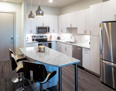 601 N Oak Street - Photo Thumbnail 7