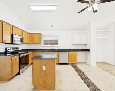 202 Trenton Drive - Photo Thumbnail 8