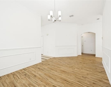 202 Trenton Drive - Photo Thumbnail 3